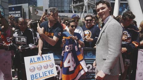 The pluses and perils of the Islanders’ decision to lean into Matthew Schaefer’s stardom