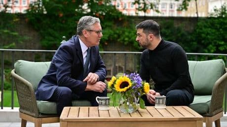 En direct, guerre en Ukraine : Volodymyr Zelensky reçu à Londres par Keir Starmer