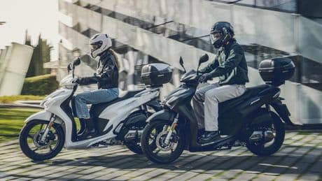 5 nuevos scooter de 125 cc de rueda alta que puedes conducir con el carnet de coche y cuestan menos de 3.000 euros
