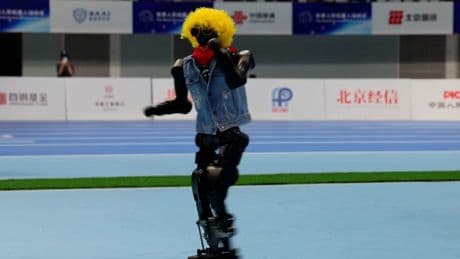 Salto vertical, carreras y ¡breakdance! en la segunda jornada de los Juegos Robots de Pekín