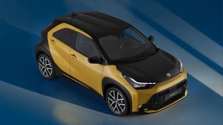 La Toyota Aygo X è diventata full hybrid per consumare (e inquinare) meno