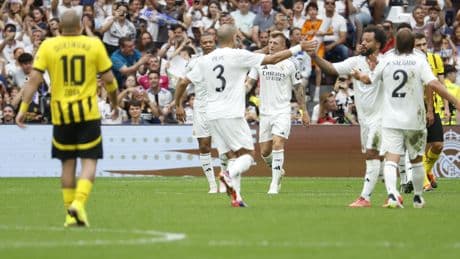 Las leyendas del Real Madrid y el Borussia Dortmund empatan en el Corazón Classic Match (3-3)