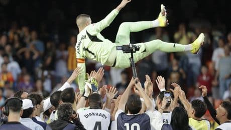 "He cumplido todos mis sueños: jugar en el Valencia, la Champions y ganar un título"