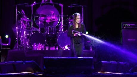 Poderosa y patética: las dos facetas de Ozzy en el Azkena de Vitoria