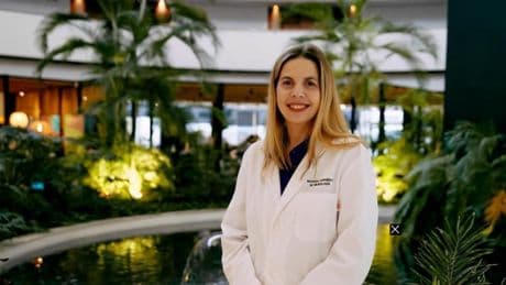 Ana Fernández Arcos, neuróloga especializada en el sueño: “La temperatura ideal para dormir tiene que ser entre 19 y 20 grados, y la mejor opción para combatir el calor son los ventiladores de techo”