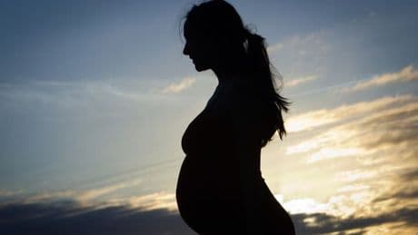 Les femmes ont en moyenne leur premier enfant à 29 ans, soit cinq ans plus tard qu'en 1974, selon l'Insee