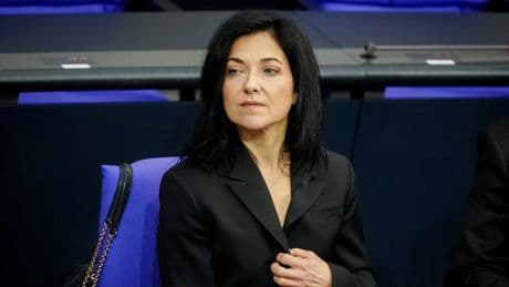 Später in Rente: Die Union lässt Reiche im links-grünen Kritikhagel stehen