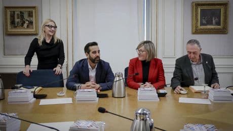 PSPV y Compromís tachan de “racista” la oposición de Mazón al reparto de menores