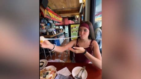 Una joven visita un restaurante español en Corea del Sur: &quot;Estamos en el bar de debajo de tu casa&quot;