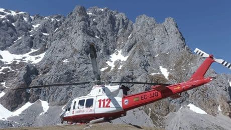 Rescatan a una pareja de alpinistas en Picos de Europa después de fallar su equipo en pleno descenso