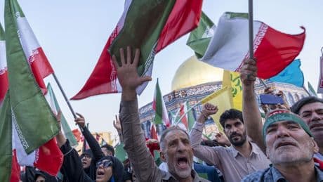 « Je veux que leurs villes soient rasées ! » : en Iran, la fièvre nucléaire après les frappes israéliennes