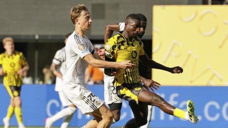 Huijsen deja en jaque al Madrid ante el PSG