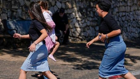 Newsblog zur Lage in Nahost: Gegenangriff auf Israel hat begonnen – „dutzende Raketen“ abgefeuert
