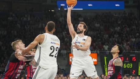Una oda al baloncesto ofensivo lleva al Real Madrid a semifinales