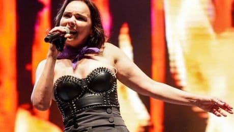 Chenoa, todo caña y ninguna balada en fiestas de Santurtzi: «Me voy feliz»