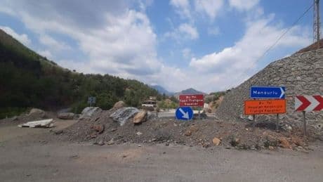 35 yıldır bitmeyen yol gündemde: 'Adana Kozan Mansurlu Yolu ölüm yoluna döndü'