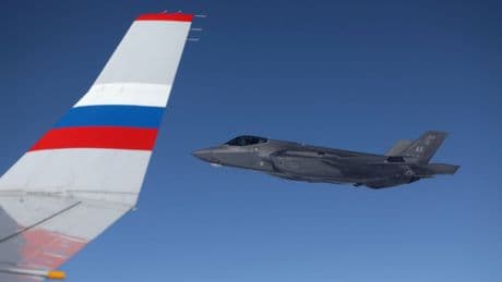 Putin'i Amerikan F-22'leri yolcu etti