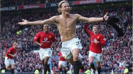 El origen de las amarillas por quitarse la camiseta: Forlán es el culpable