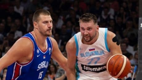 Jokic le da un besito a Doncic después del rapapolvo