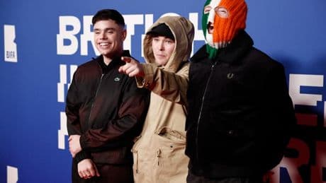 Un rappeur nord-irlandais du groupe Kneecap inculpé pour avoir soutenu le Hezbollah