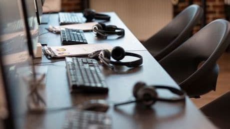 Cybertrading: Mutmaßlicher Kopf von internationalem Betrugsnetzwerk vor Gericht
