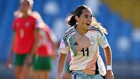 España comienza la defensa del título con triunfo (2-0) ante Portugal