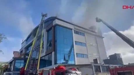 Son dakika: Esenyurt'ta tekstil fabrikası yanıyor
