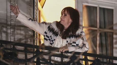 Cristina Fernández pregunta a la Justicia argentina: &quot;¿Puedo salir o no al balcón?&quot;