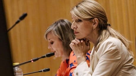 Díaz se prepara para imponer el control horario ante los escollos en el Congreso por la reducción de jornada