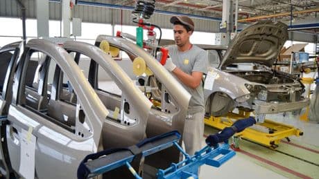 "Inflar neumáticos se ha acabado”: Europa fabrica en Argelia con el mismo método que critica a China y Argelia se ha hartado