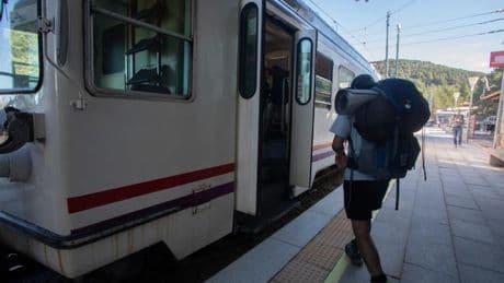 El Gobierno aprueba hoy el programa 'Verano Joven 2025' de descuentos para viajar en tren y autobús