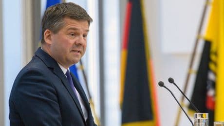 Wirtschaftspolitik: Landespolitiker fordern raschen Kurswechsel in Berlin