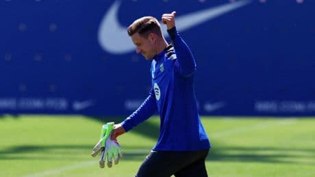 Ter Stegen tiende la mano: "Estoy dispuesto a colaborar con el club y facilitar la autorización requerida"