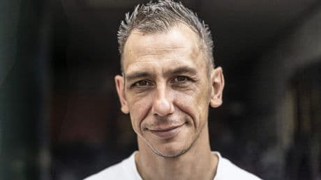 Benjamin (38) deelt verhaal van zijn ’wonderlijke’ revalidatie na aanval met stoeptegel: ’Ik weet nu dat het mijn tijd nog niet was’