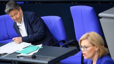 „Fetischhaftes Wurstgefresse“ – so rechnet Habeck jetzt mit dem politischen Gegner ab