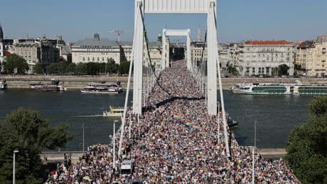 Pride trotz Polizei und Strafe - So bunt pfeift Budapest auf Orbán