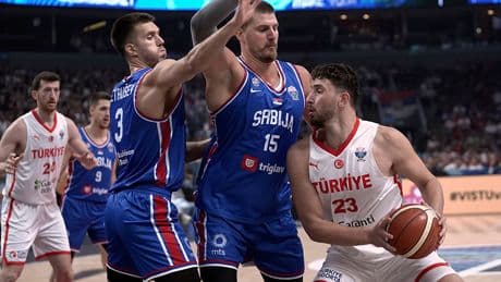 12 Dev Adam Sırbistan'ı devirdi! Milliler grubu lider bitirdi