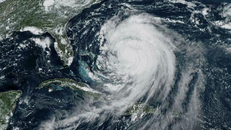 Uragano Erin: venti a 155 km/h minacciano la Carolina del Nord, allerta evacuazioni