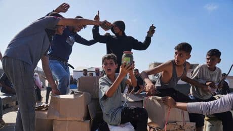 Nach Blockade von Hilfsgütern: Palästinenser stürmen Lebensmittel-Verteilzentrum in Gaza