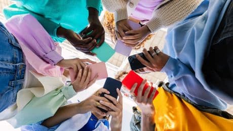 Kaufberatung Handy: Passen in jeden Geldbeutel: Vier günstige Smartphones im Vergleich