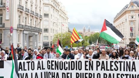 Miles de personas exigen en una gran manifestación en Madrid el embargo inmediato del comercio de armas con Israel