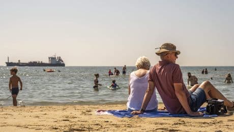 LIVE | Tropische hitte barst vandaag los: hitteplan actief en kans op smog
