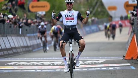 Colosal estreno de Ayuso en el primer test de montaña del Giro de Italia