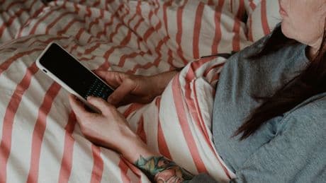 I'm A Sleep Scientist – Screens Before Bed Aren't Always Terrible
