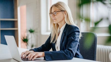 Die besten Notebooks um 800 Euro für Büro und Home-Office