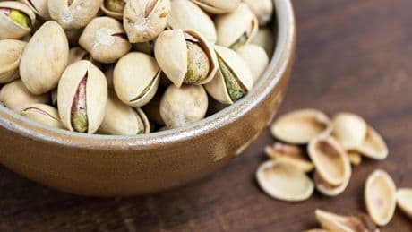 Nicht wegwerfen: Warum Pistazienschalen im Garten Gold wert sind