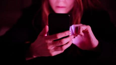 Woman accidentally reads husband's group chat and finds out he doesn't love her