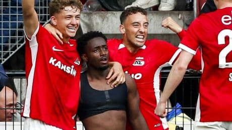 Sadiq schiet AZ ver in blessuretijd langs FC Twente en naar Europees voetbal
