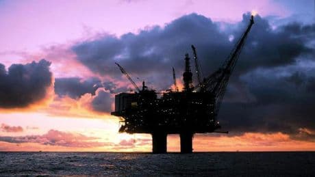 La OPEP mantiene su previsión de demanda de petróleo mientras el precio del barril cae