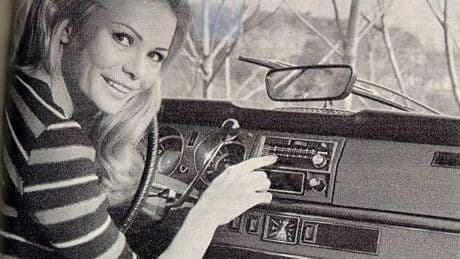 Spariscono le autoradio dalle auto. Agcom: “Allarme per la pluralità dell’informazione”